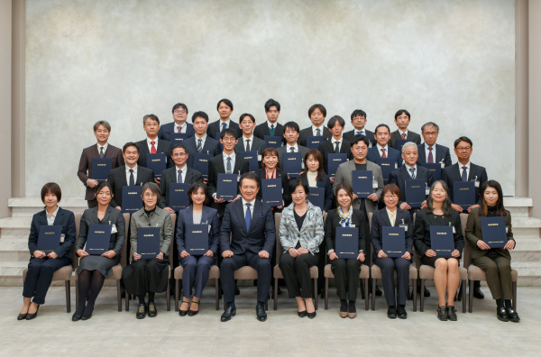 公益財団法人コーセーコスメトロジー研究財団
第36回 表彰・贈呈式を開催　2026年4月よりコーセー小林スポーツ財団と合併<span class="filesize__info">PDF:〇〇〇KB</span>