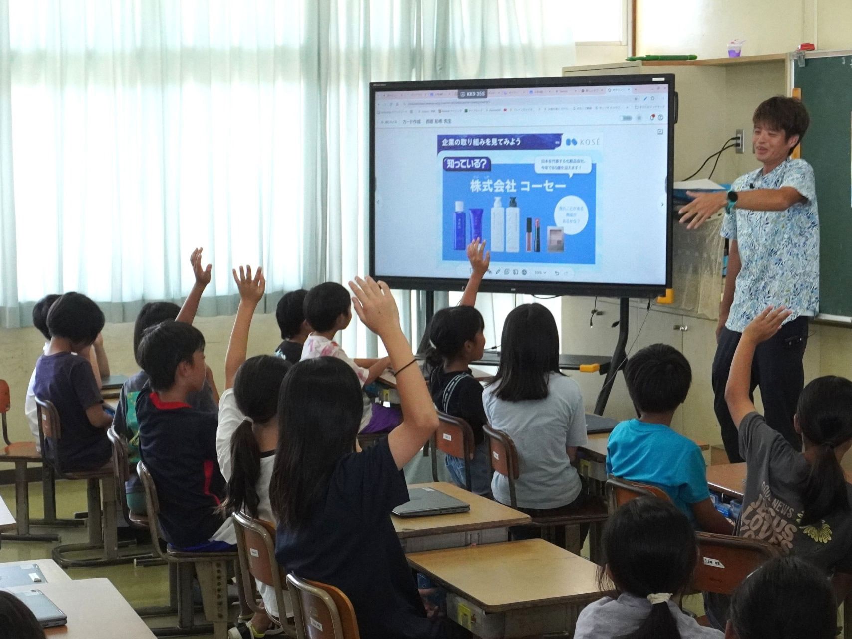 コーセーとベネッセ、小学生向け探究学習教材を共同開発
サンゴにまつわる海の環境課題や企業の保全活動を題材に、
ICT学習ソフト「ミライシード」で配信開始<span class="filesize__info">PDF:899KB</span>